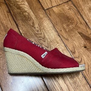 Red TOMS wedges, size 9